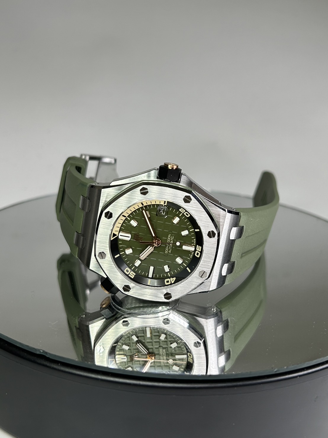 AUDEMARS PIGUET(オーデマピゲ)・ロイヤルオーク・オフショア・カーキグリーン【2022年1月印】【中古品】【15720ST.OO.A052CA.01】