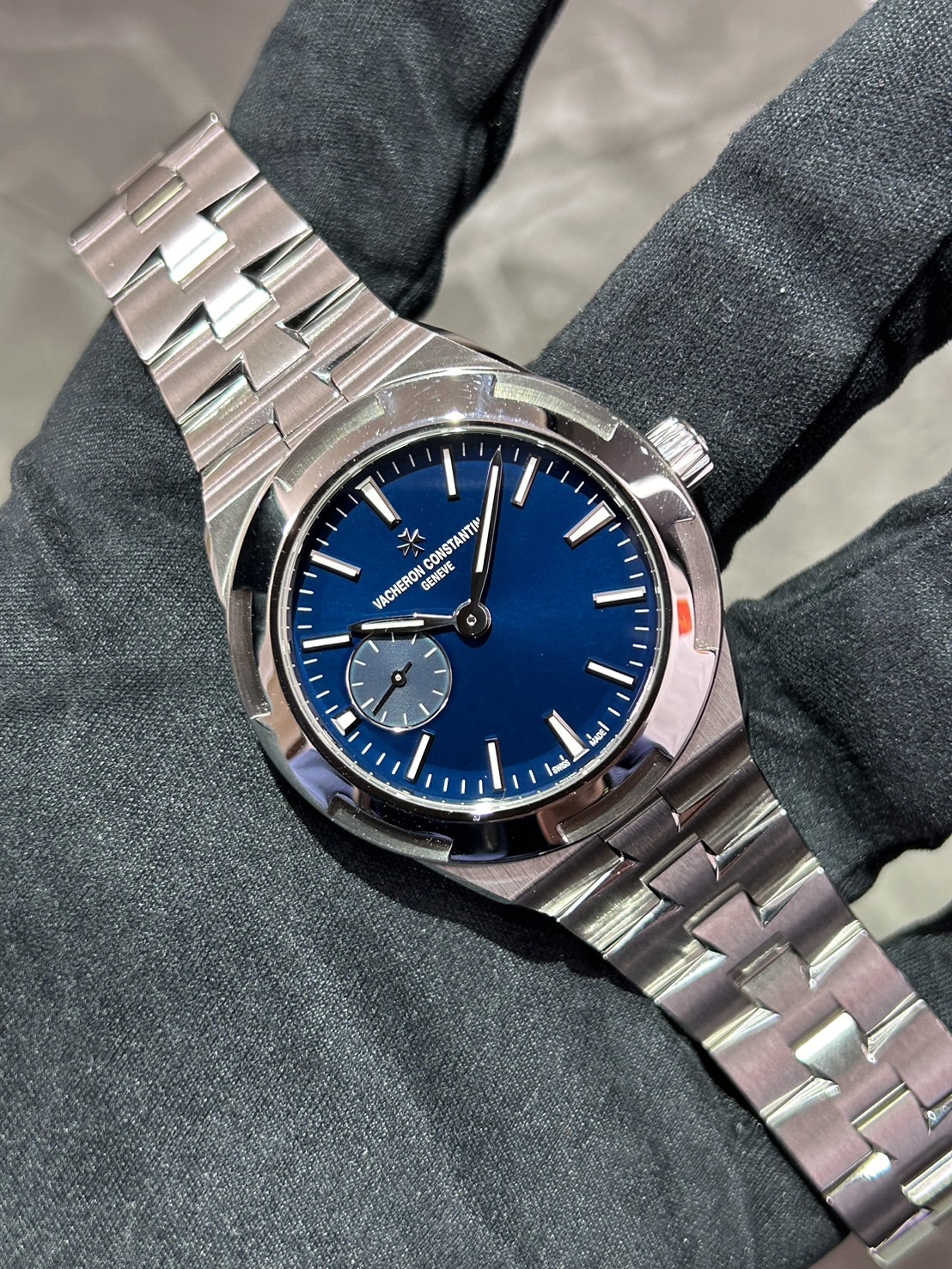 Vacheron・Constantin (ヴァシュロン・コンスタンタン) ・オーバーシーズ・スモールモデル【2020年1月印】【中古品】【2300V/100A-B170】