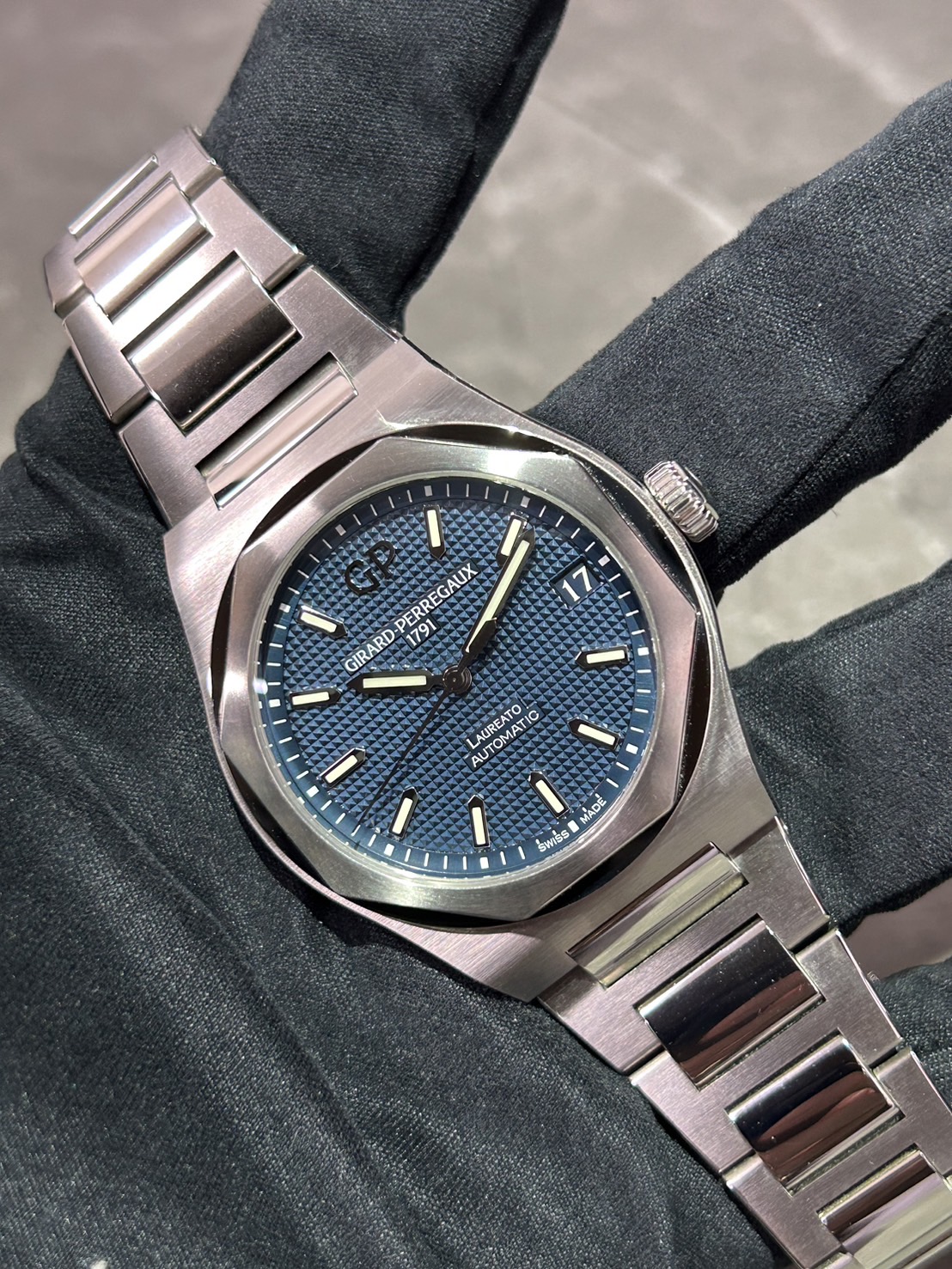 Girard-Perregaux(ジラールペルゴ)・ロレアート【2023年4月印】【極美品中古】【81010-11-431-11A】