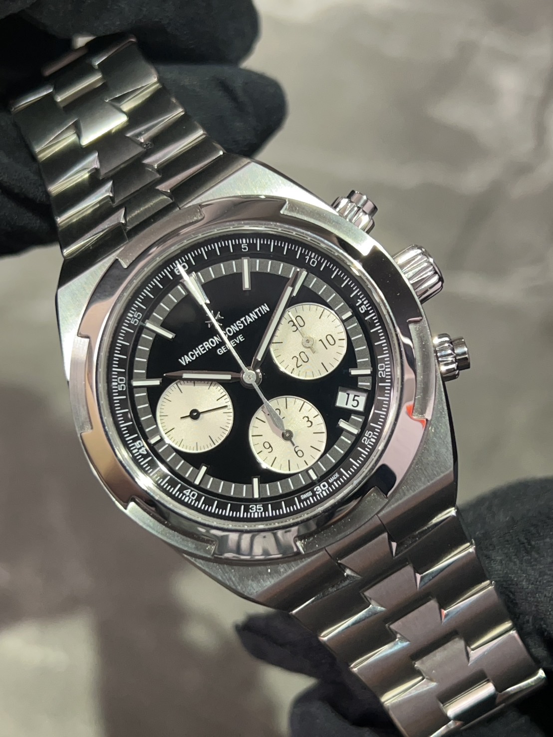 Vacheron Constantin (ヴァシュロン コンスタンタン) オーヴァーシーズ【2020年7月印】【極美品中古】【5500V/110A-B481】