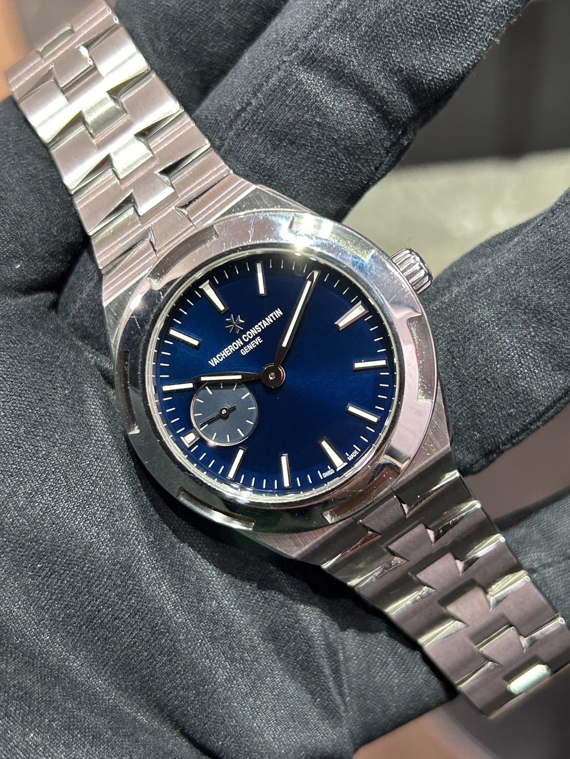 Vacheron Constantin (ヴァシュロン コンスタンタン) ・オーバーシーズ スモールモデル【2017年12月印】【中古品】【2300V/100A-B170】