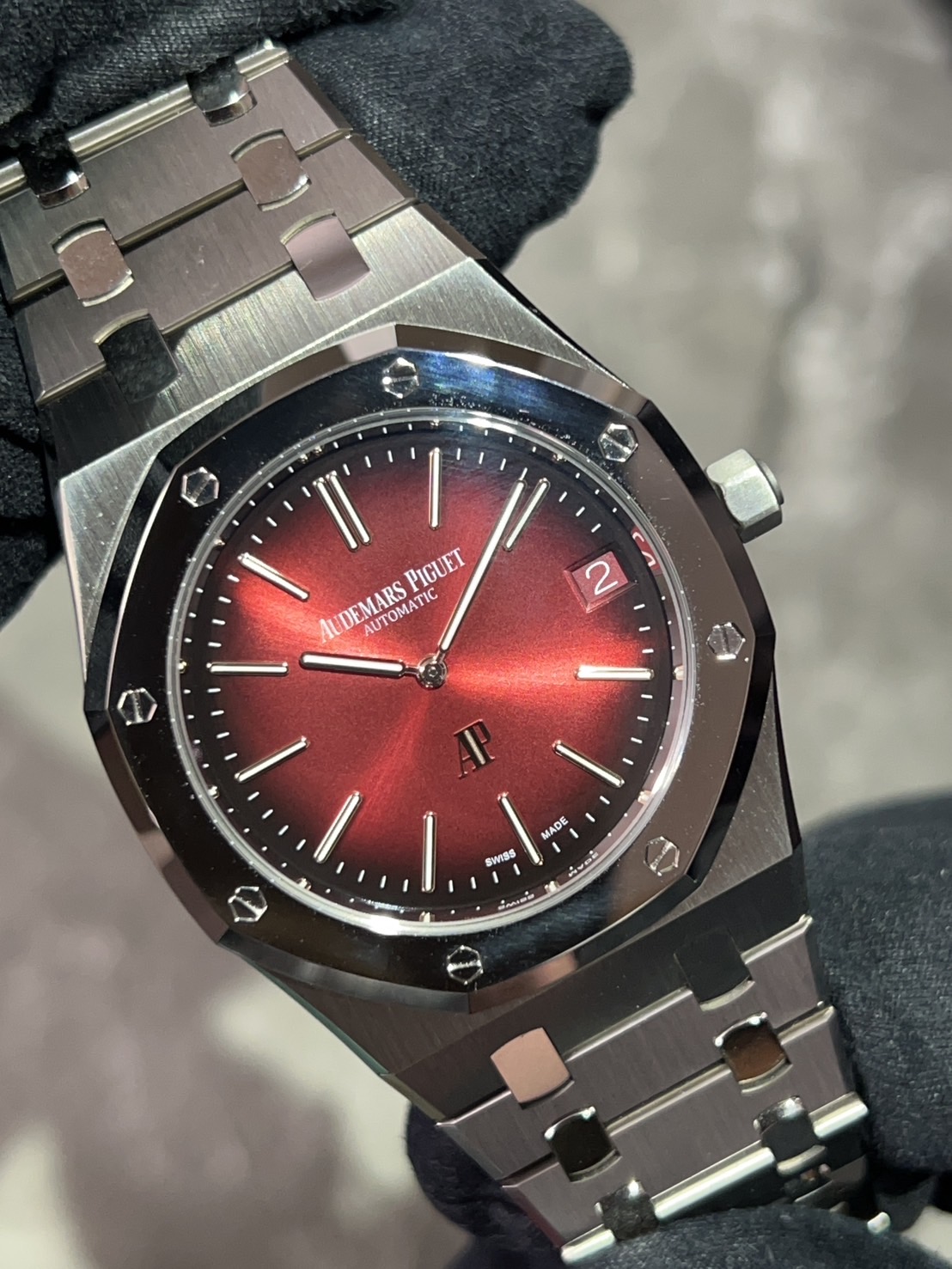 AUDEMARS PIGUET(オーデマピゲ) ロイヤルオークエクストラシン【2025年印】【極美品】【16202XT.OO.1240XT.01】