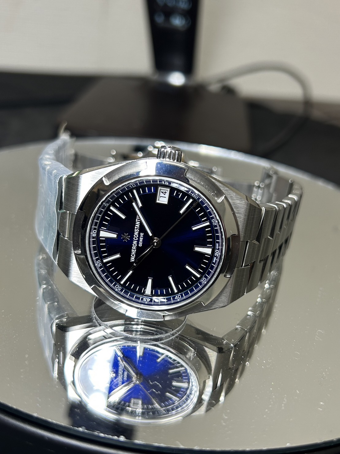 Vacheron Constantin (ヴァシュロン・コンスタンタン) ・オーバーシーズ【2023年1月印】【極美品中古】【4500V/110A-B128】